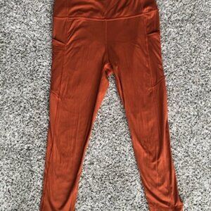 Albion Fit Women's Intentional Flow 3/4 Workout Leggings in Rust size small